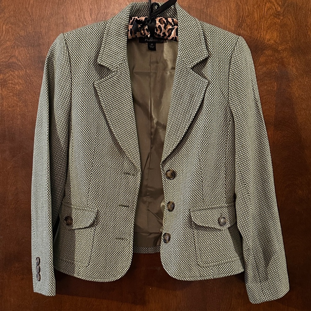 AGB Women's Green and Cream Patterned Blazer